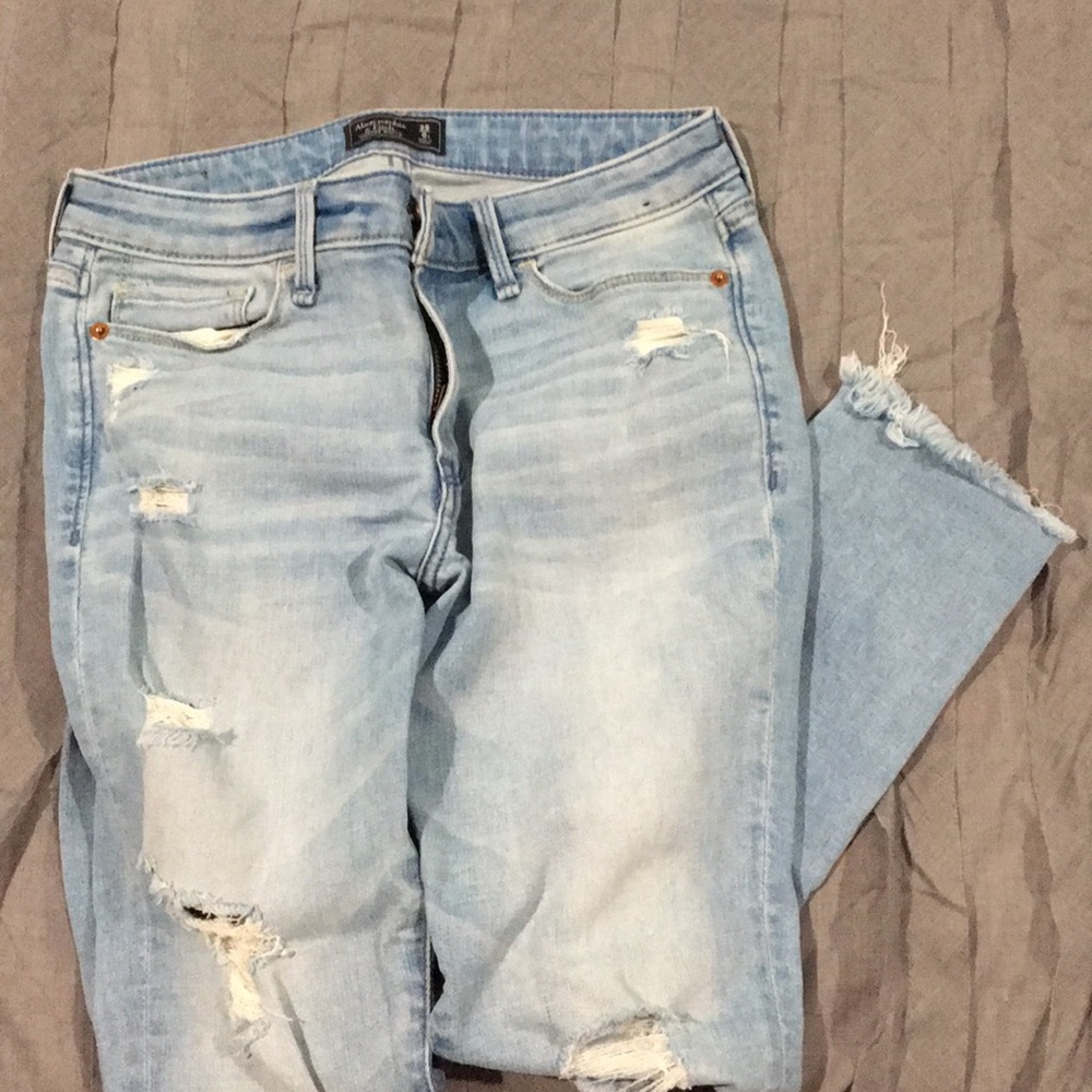 NWT Abercrombie light wash-holes